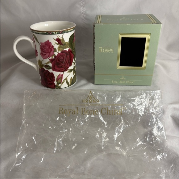 Royal Bone China “ Roses” mug - Picture 4 of 8